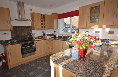 Folkestone House | Cosy, Christmas & New Year Luxury breaks - , 2 min from sea in Folkestone