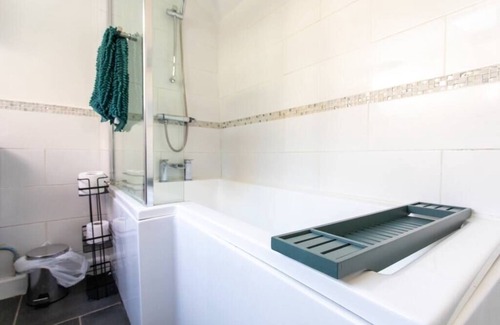 Lincoln House | Cosy City Centre Summ