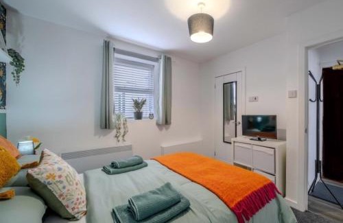 Adamsdown Apartment | Cosy City Stay - Heart of Cardiff