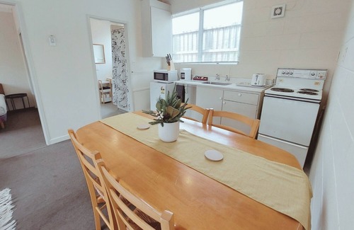 Claudelands Apartment | Cosy Claudelands 2-Bed Apartment with Parking