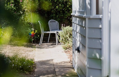 Ocean Grove House | Cosy Coastal Cottage - Pet Friendly - Wood fire