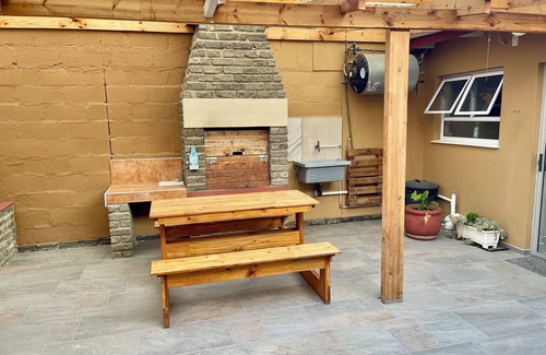 Vineta Apartment | Cosy Coastal Escape - Quiet Hideaway 7 minutes from the Sea