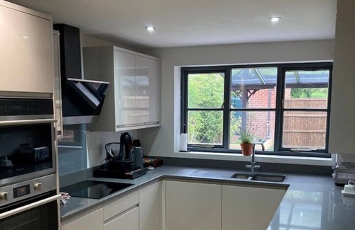 Sea Palling Cottage | Cosy coastal retreat with hot tub and woodburner