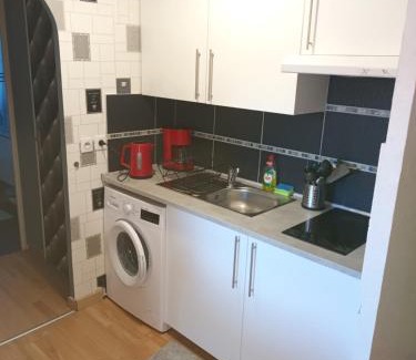 Poteries Apartment | Cosy Colette,climatisé avec stationnement gratuit.