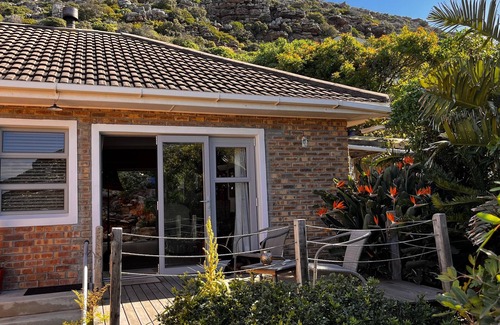 Glencairn House | Cosy, comfortable 1-bedroom house in Glencairn with sea and mountain views.