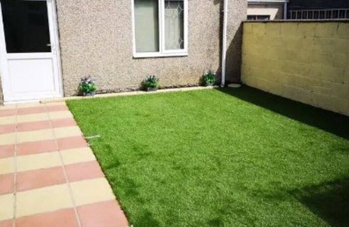 Llanelli House | Cosy & Comfortable Entire Holiday Home, Llanelli. Fully equipped & Dog friendly