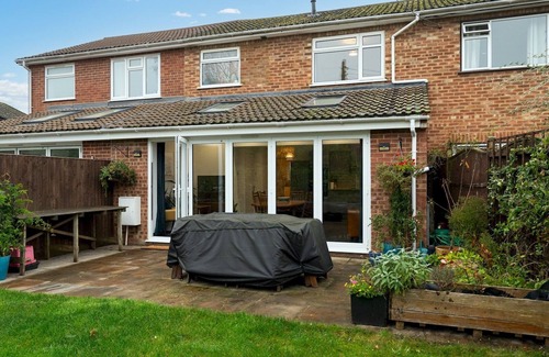 High Wycombe House | Cosy & Comfy Home in High Wycombe & The Chilterns| Pass the Keys