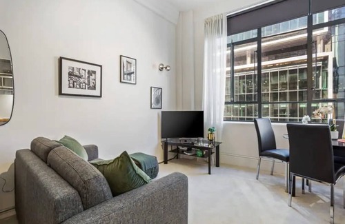 Auckland Central Business District House | Cosy & Comfy studio on Queen St. by Zodiak Stays
