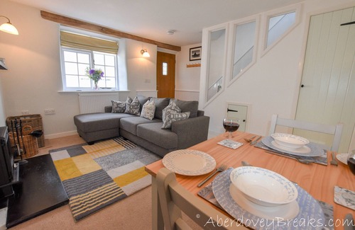Aberdovey House | Cosy, Comfy Thoughtfully Renovated Pet Friendly Fishermans Cottage