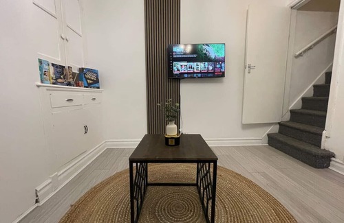 Harehills House | Cosy Contractor Stay-Sleeps 4