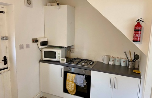 Healey Lane House | Cosy Contractors Retreat in Batley - sleeps 3
