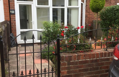 Woodhorn House | Cosy Cottage with log burner, Northumberland 5min drive to beach, pet friendly!