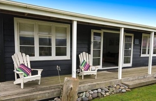 Waverley House | Cosy Cottage by the Sea