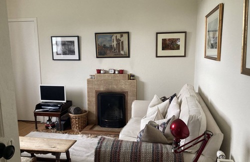 Crieff Cottage | Cosy cottage in glorious countryside -sleeps 4+1 child.