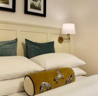 Weston-super-Mare Apartment | Cosy Cottage in Rural Lympsham