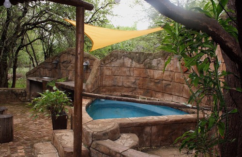 Marloth Park Cottage | Cosy Cottage, in the heart of the African Bush. Close to Kruger National Park!
