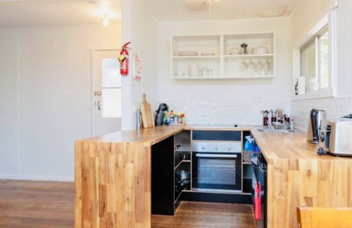 Swan Bay Cottage | Cosy cottage on the Tamar - 15 minutes to Launceston/Vineyards