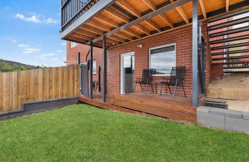 Lindisfarne Apartment | Cosy Cottesloe - 2 Bedroom Unit - Free Parking - Lindisfarne