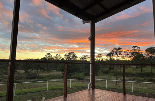 Haly Creek Cottage | Cosy Country Cottage - Bunya Views - Dog Friendly