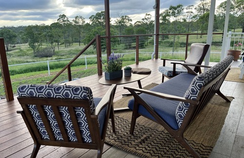 Haly Creek Cottage | Cosy Country Cottage - Bunya Views - Dog Friendly