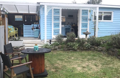 Paraparaumu Beach House | Cosy Cute Beach Cottage - 1 minute to the BEACH - Wi-Fi
