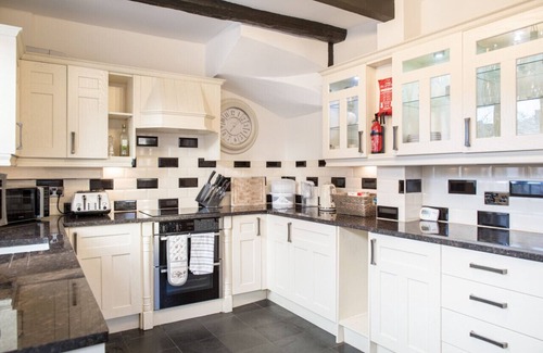 Tewkesbury Cottage | Cosy Detached 2 Bed Cottage in Tewkesbury Centre