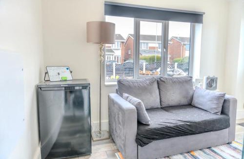 Middleton Apartment | Cosy Dulux Apartment With Hot Tub