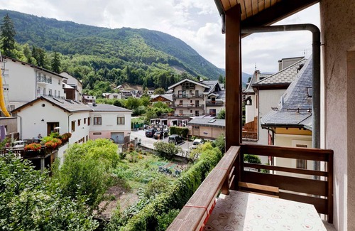 Brides-les-Bains Apartment | Cosy duplex 2 bedrooms with balcony, parking and WiFi