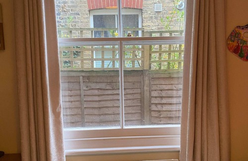 Earlsfield Apartment | Cosy Earlsfield pad with Garden