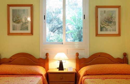 Crestatx Cottage | Cosy Family Villa With Pool & Garden