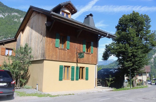 Sixt-Fer-a-Cheval Apartment | Cosy family-friendly duplexchalet apartment - ski to door, hiking. Pet.friendly