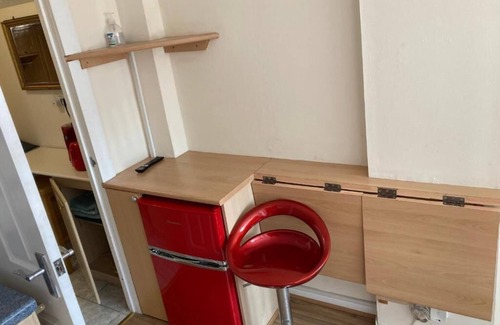 Chapeltown Apartment | Cosy Family/Pet Friendly Leeds spot to call your own.