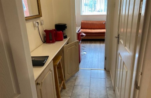 Chapeltown Apartment | Cosy Family/Pet Friendly Leeds spot to call your own.