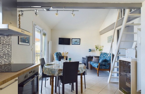Saint-Hilaire-de-Riez Apartment | Cosy flat for 5 with sea view