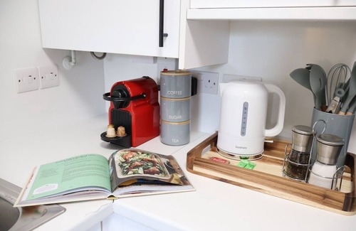 Gabalfa Apartment | Cosy Flat in Cardiff