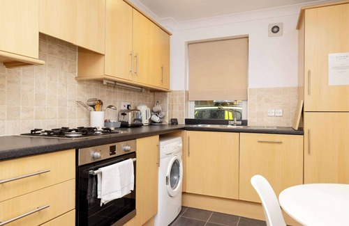 West End Apartment | Cosy Flat near the City Centre