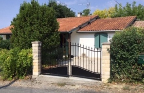 Lalandusse House | Cosy French retreat in a quiet village setting