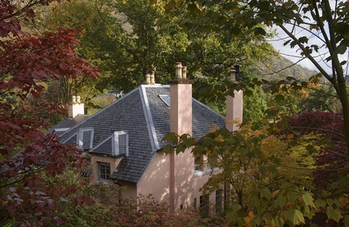 West Laroch House | Cosy Garden Apartment, by the sea within easy reach of Glencoe and Fort William