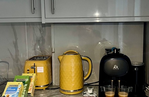 Northfield Apartment | Cosy getaway with easy access to Heathrow airport
