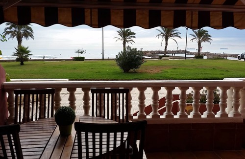 Port Saplaya Apartment | Cosy ground floor seafront apartment in Port Saplaya