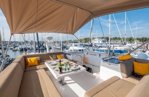 New Forest District Apartment | Cosy heated yacht | Lymington marina views