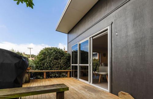 New Plymouth House | Cosy Hideaway On Pioneer