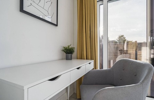 Old Malden Apartment | Cosy hideaway with private patio
