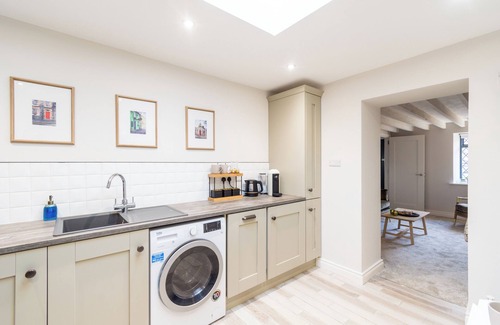 Hillsborough Cottage | Cosy historic cottage in Hillsborough, near Belfast, Dublin & local attractions