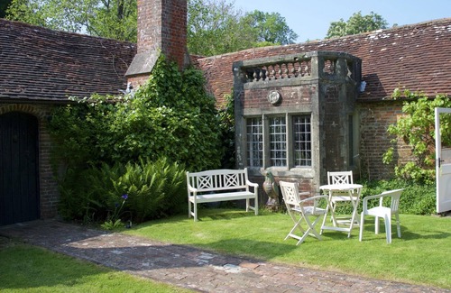 Chiddingly House | Cosy Historic Wing - Private Indoor Pool, Perfect Country Retreat