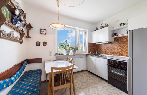 Reifing Apartment | Cosy Holiday Apartment "Schild" with Garden & Mountain View