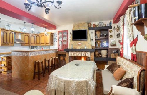 Archidona House | Cosy holiday home in Villanueva de Tapia with garden