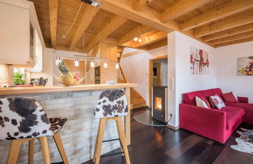 Lechbruck House | Cosy Holiday Home Casa Romantica with Garden, Terrace, Sauna & Wi-Fi; Carport Available