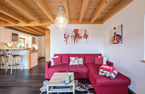 Lechbruck House | Cosy Holiday Home Casa Romantica with Garden, Terrace, Sauna & Wi-Fi; Carport Available