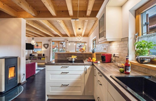 Lechbruck House | Cosy Holiday Home Casa Romantica with Garden, Terrace, Sauna & Wi-Fi; Carport Available